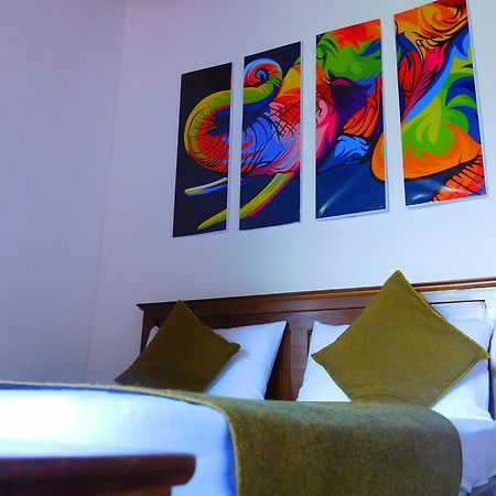 Mount Mirror Resort Канди Екстериор снимка