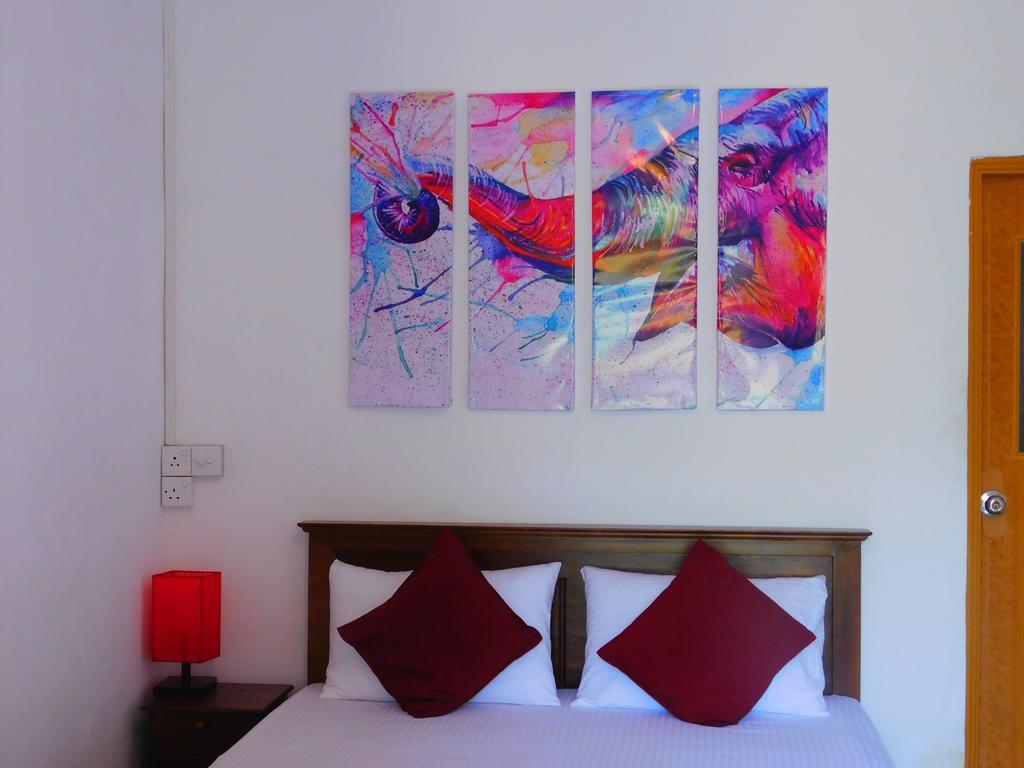 Mount Mirror Resort Канди Екстериор снимка