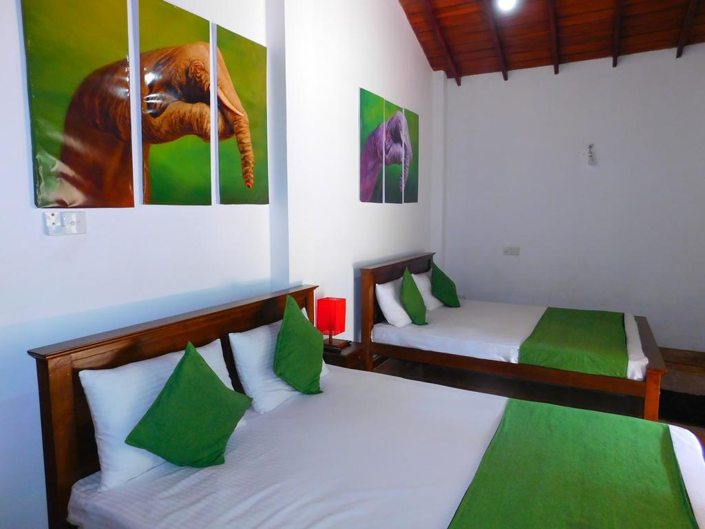Mount Mirror Resort Канди Екстериор снимка
