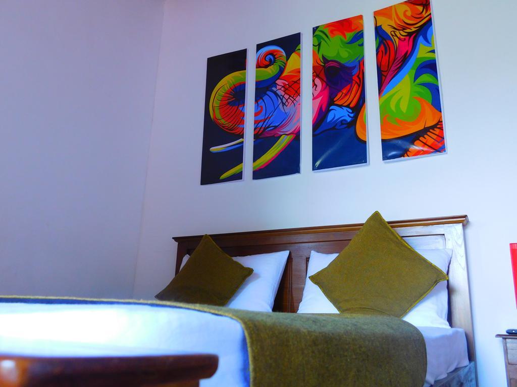 Mount Mirror Resort Канди Екстериор снимка